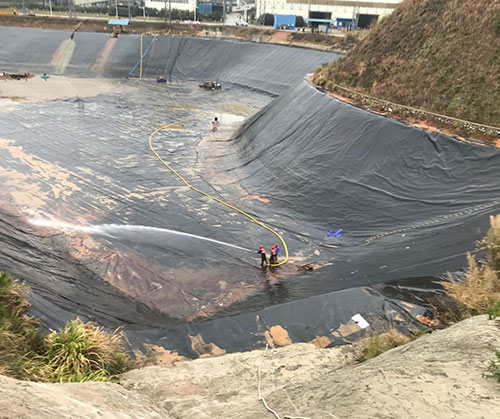 马湾镇废水池清理